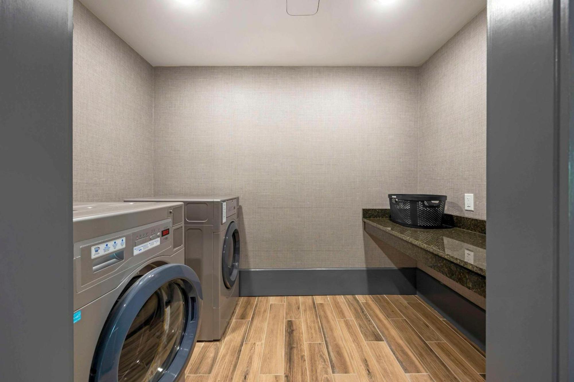 Comfort Inn & Suites Gallatin - Nashville Metro ภายนอก รูปภาพ